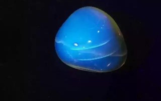 带彩色琥珀有什么好处，带彩色琥珀有什么好处和坏处