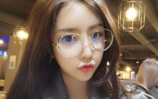 镜框女生应该选什么，镜框女生应该选什么颜色